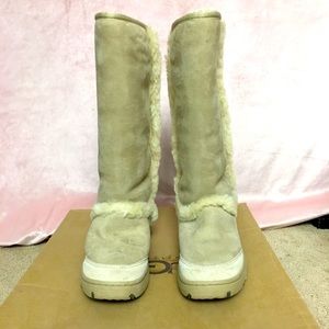 UGG woman’s Tall Boot. Sunburst. Size 10 Wide